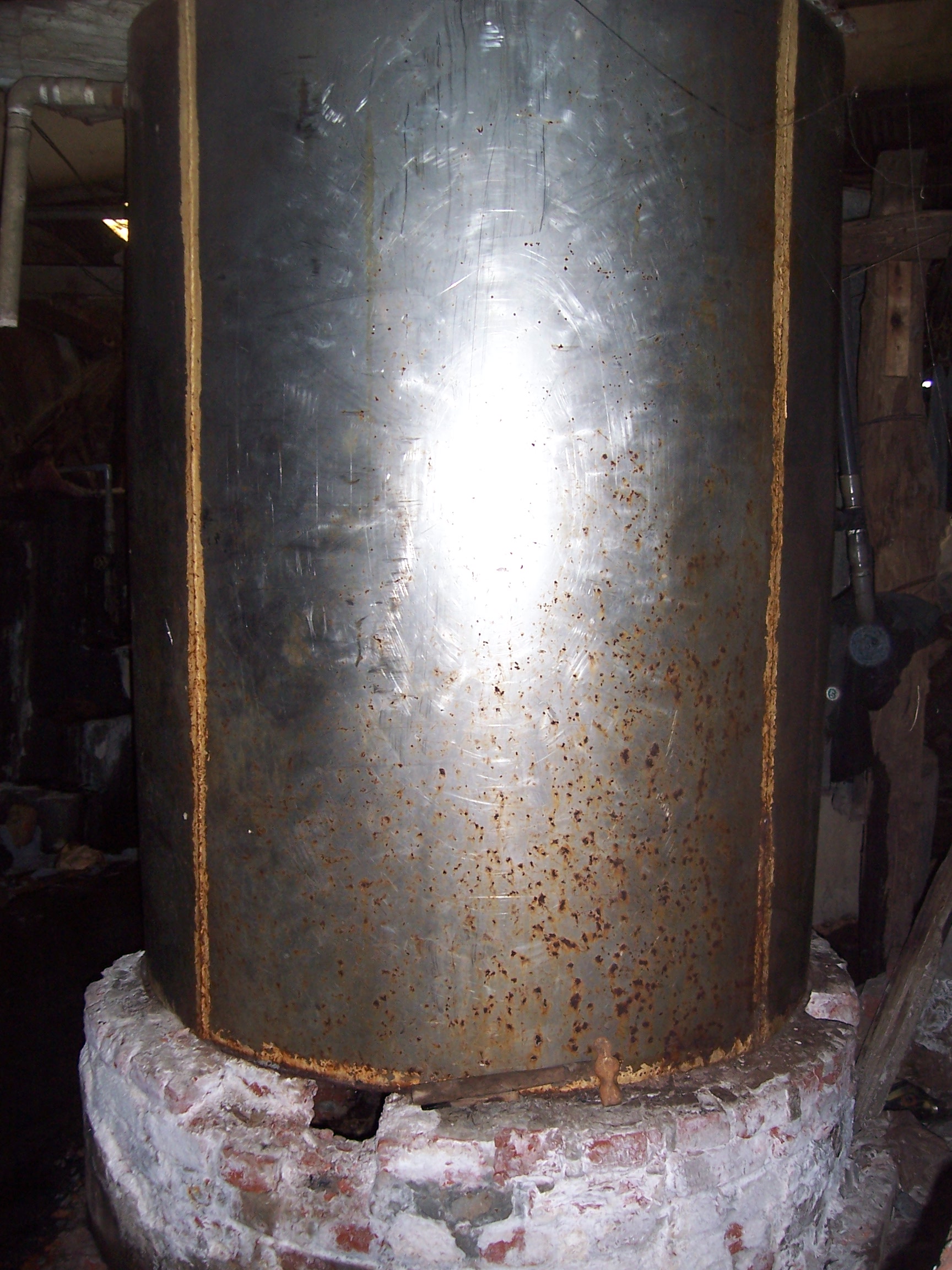 Hot water needed for leather processing is heated in special tanks UNIDO renewable energy in tanning industry solar water heating