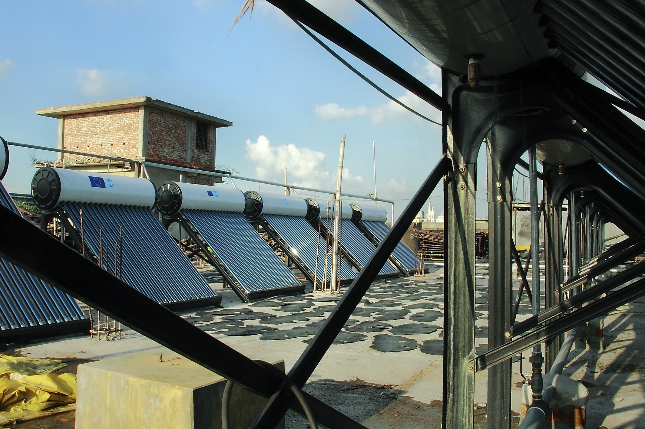SWHS - Hazaribagh/Dhaka UNIDO renewable energy in tanning industry solar water heating