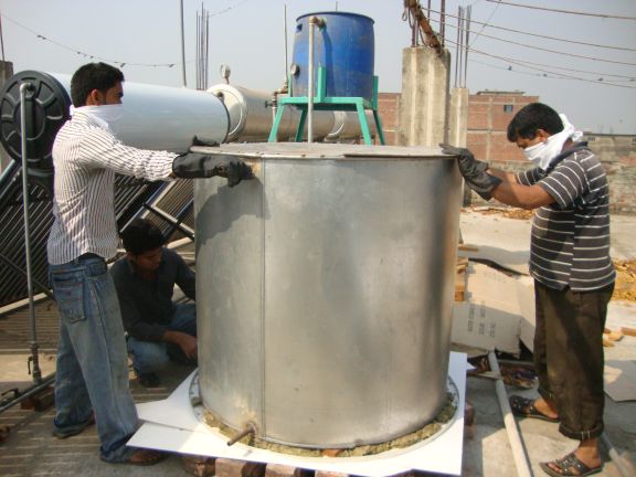 Installation and insulation of the storage tank to reduce losses UNIDO renewable energy in tanning industry solar water heating